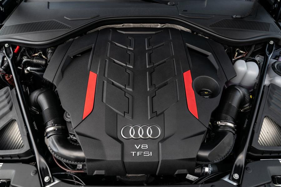 Моторный отсек Audi S8 (D5) 2019 года  (NA) (фото 15 из 40)